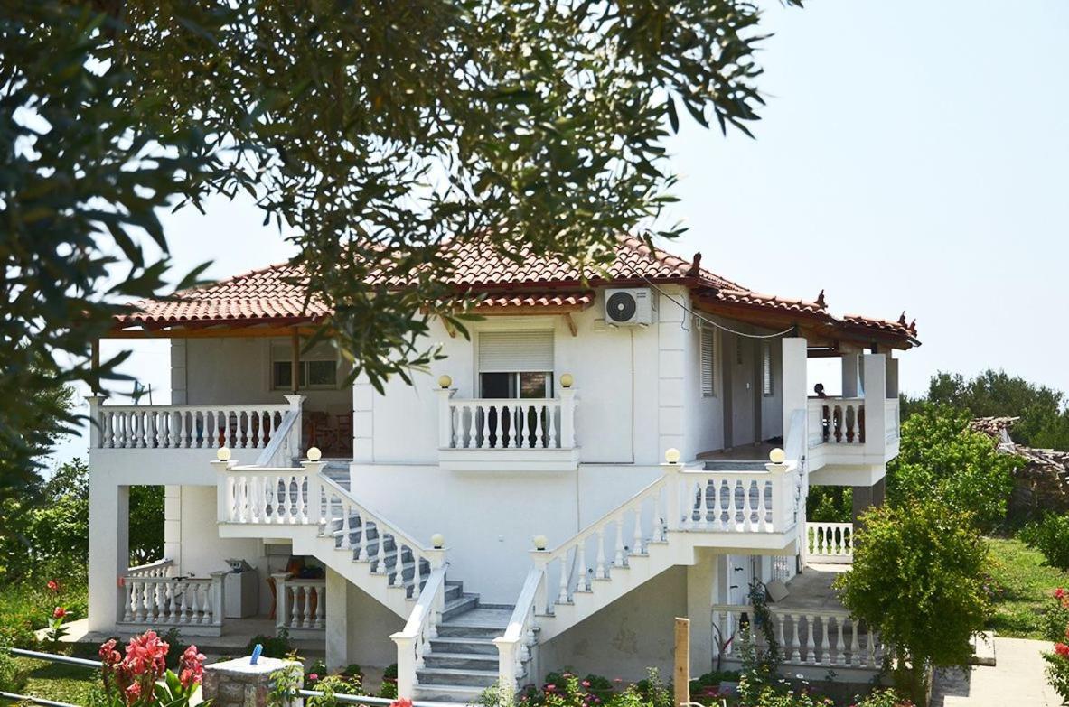 Helen Apartments Люкове Екстер'єр фото