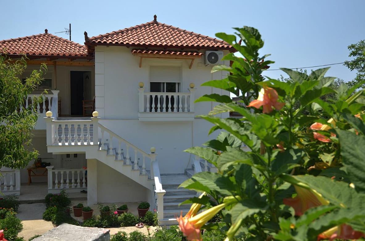 Helen Apartments Люкове Екстер'єр фото